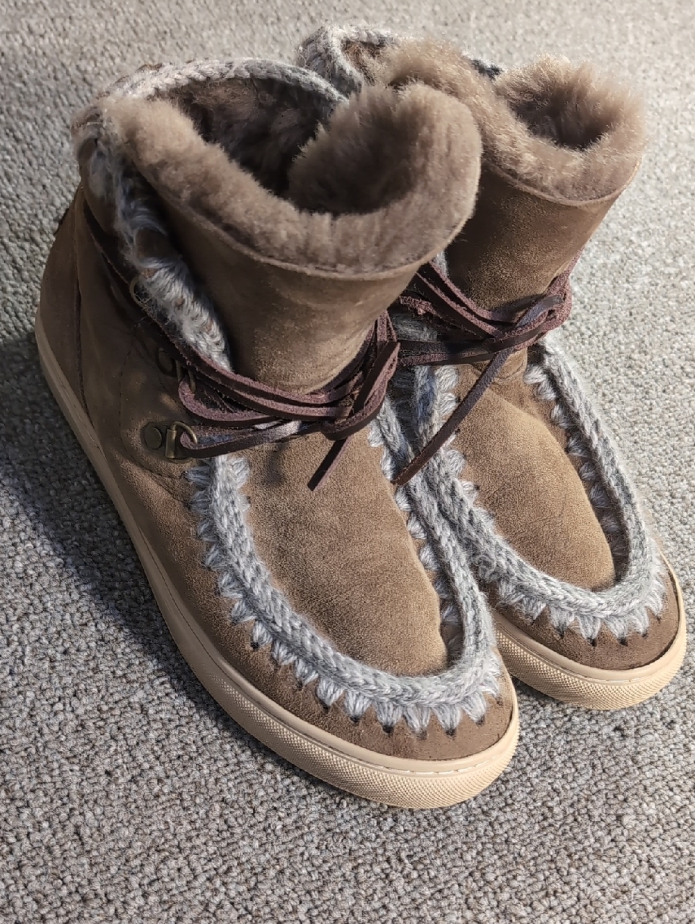 MOU Eskimo Sneaker Mid Crochet Stitch Shoes Women’s 8 Tan Suede Sheepskin Lining